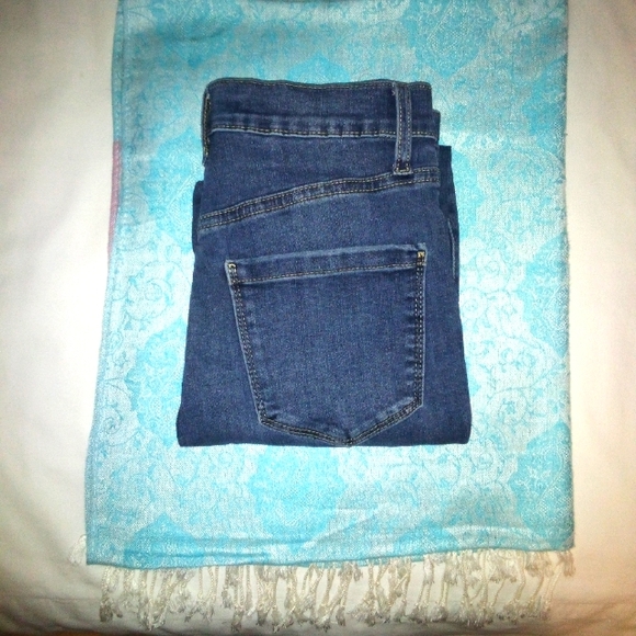 Celebrity Pink factory distressed women's jeans size 7/28 - Picture 3 of 12